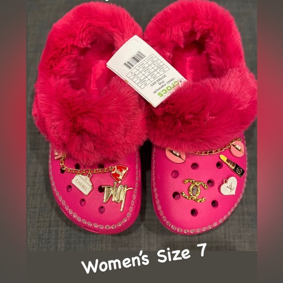 CROCS Shoes - Pink fluffy Crocs